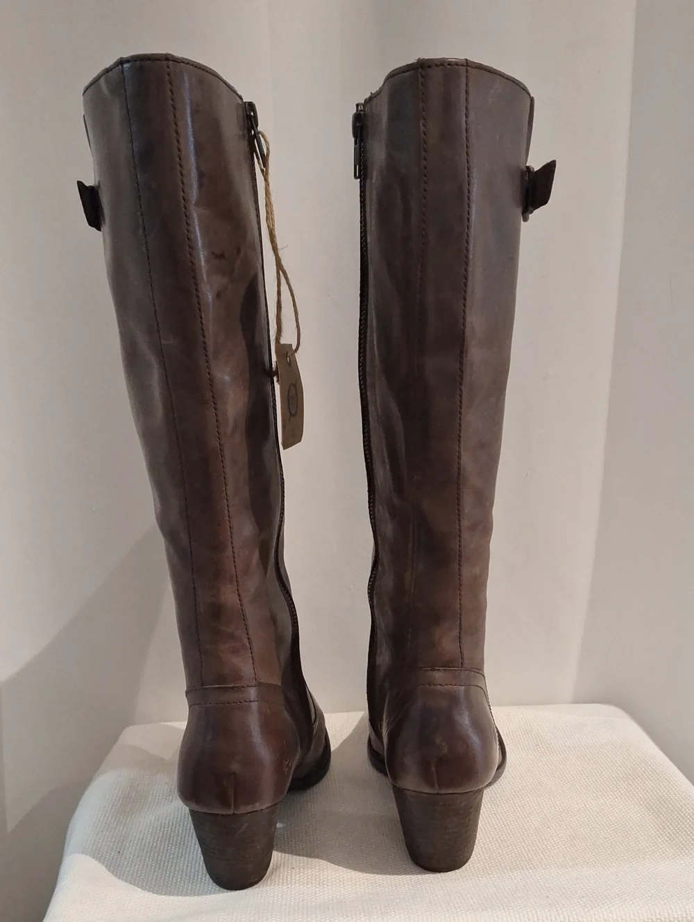 Born Harding Brown Leather Knee-High Boots - Classic Riding Style